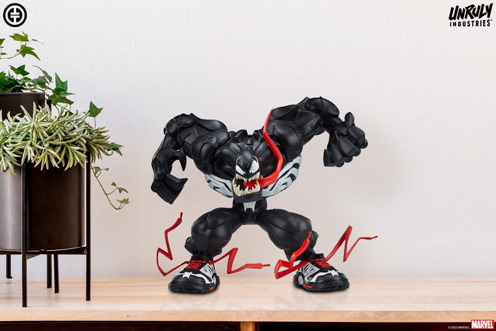Marvel Designer Series Vinyl Statue Venom by Tracy Tubera 23 cm
