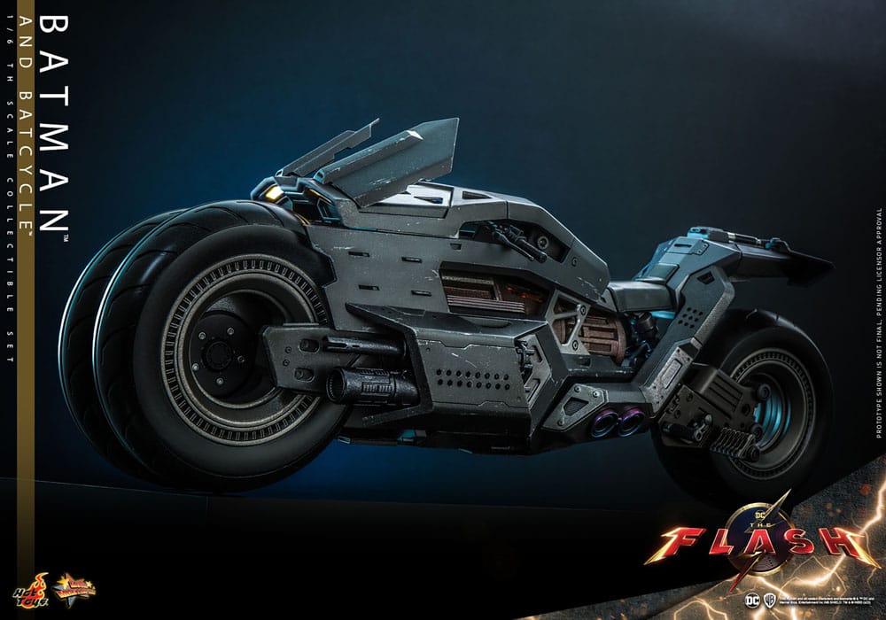 The Flash Movie Masterpiece Action Figure wih Vehicle 1/6 Batman &amp; Batcycle Set 30 cm