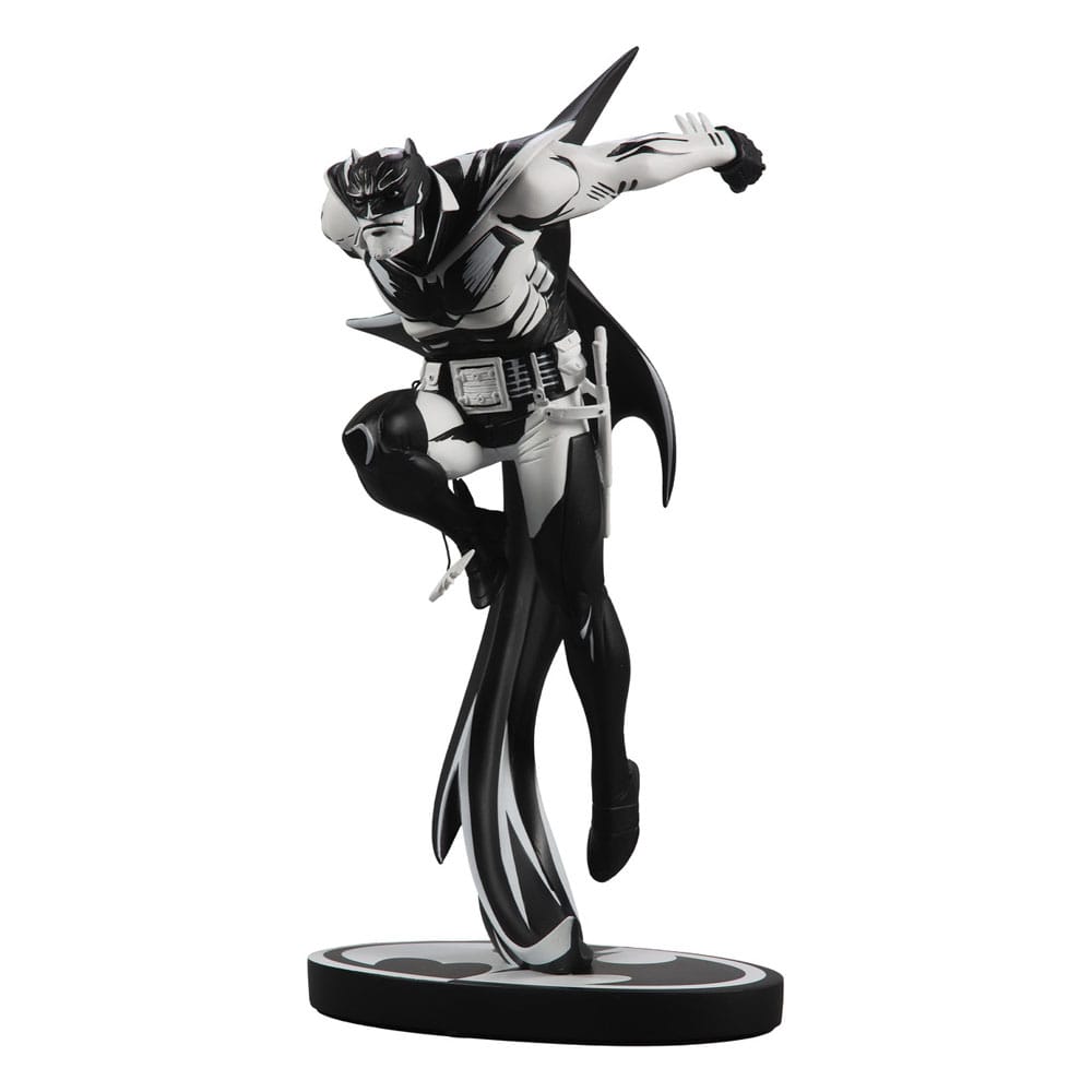 DC Direct Resin Statue Batman Black &amp; White White Knight by Sean Murphy 23 cm