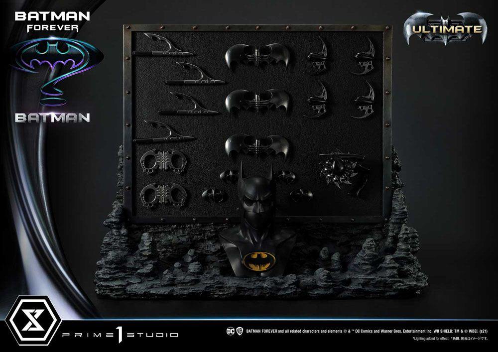 Batman forever statue ultimate bonus version 96 cm - SuperMerch.dk Batman hoveddel og bagvæg med våben