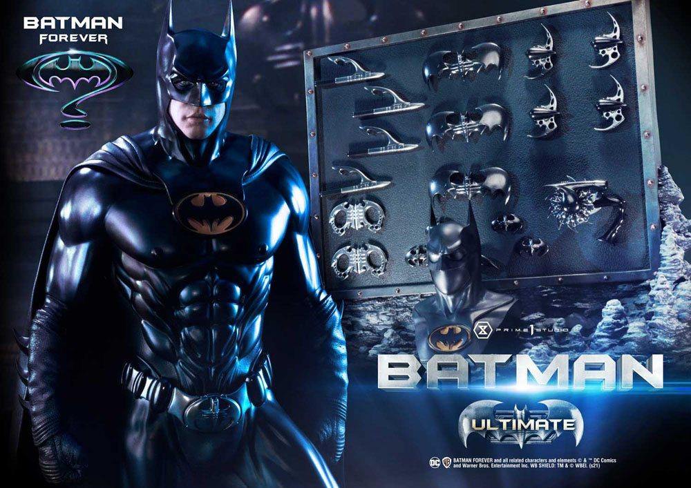 Batman forever statue ultimate bonus version 96 cm med våben på væg SuperMerch.dk