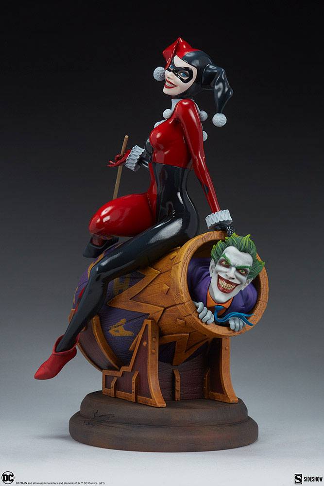 DC Comics Diorama Harley Quinn und der Joker 35 cm