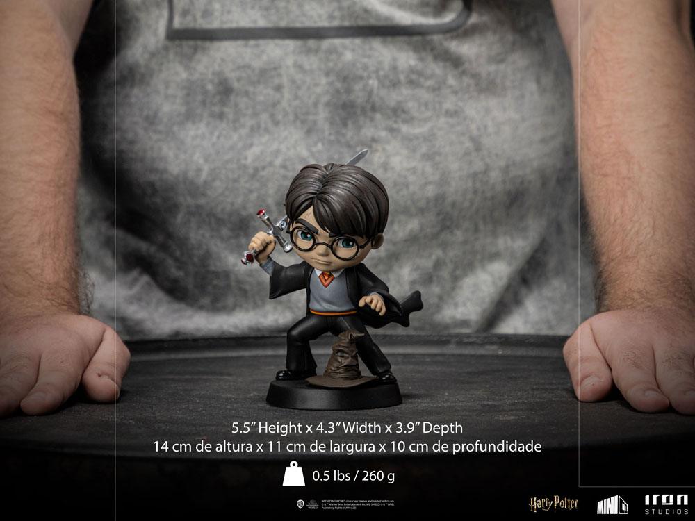 Harry Potter Mini Co. PVC Figur af Harry Potter med Gryffindors Sværd - 14 cm