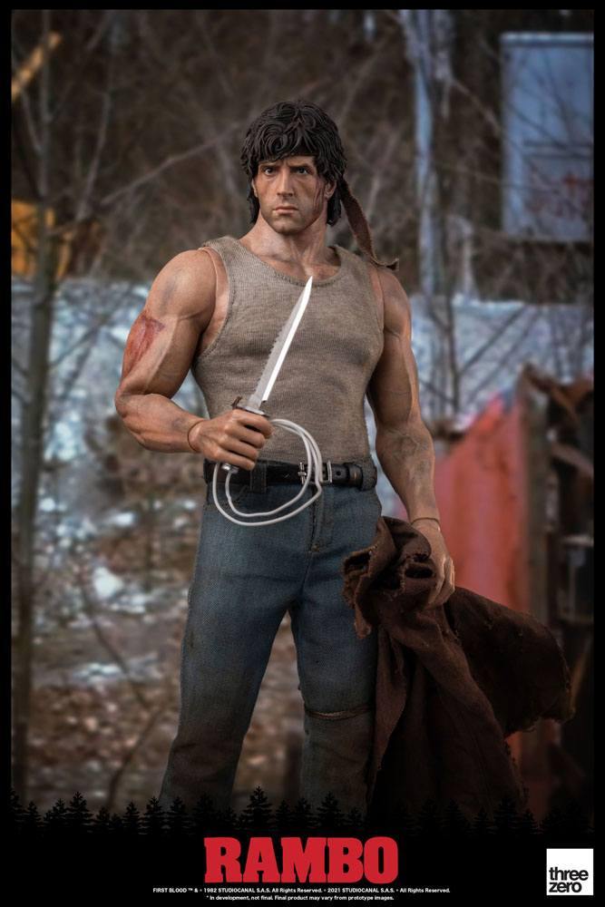 Rambo: First blood action figure 1/6 John rambo 30 cm - SuperMerch.dk tæt på med kniv i hånden og træer i baggrunden