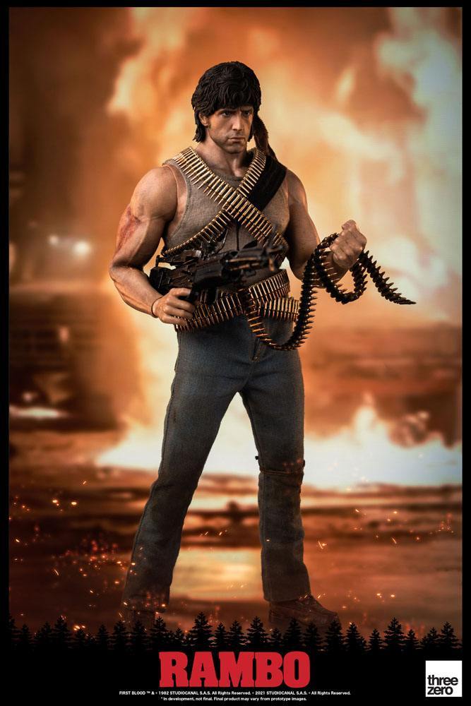Rambo: First blood action figure 1/6 John rambo 30 cm - SuperMerch.dk fuld figur forfra med flammer i baggrunden
