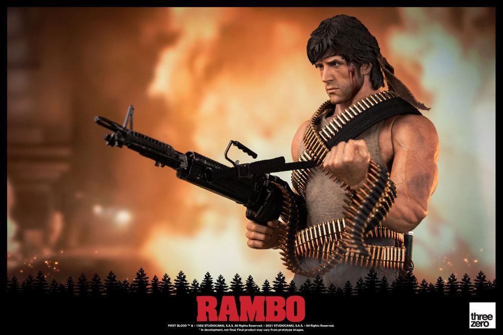 Rambo: First blood action figure 1/6 John rambo 30 cm - SuperMerch.dk figur tæt på med flammer i baggrunden